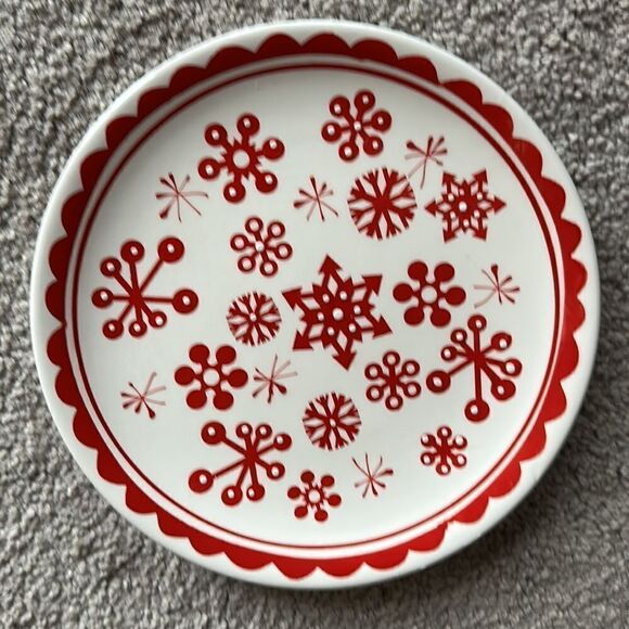 Holiday Home Snowflake ❄️ Dessert Plates! - Picture 4 of 6
